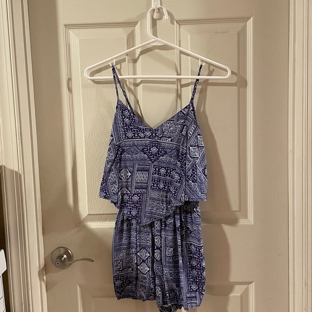 D cotton on | blue aztec print flowy romper